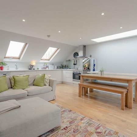 2 Bedroom Apartment Hammersmith Grove Sleeps 4 London Exterior foto