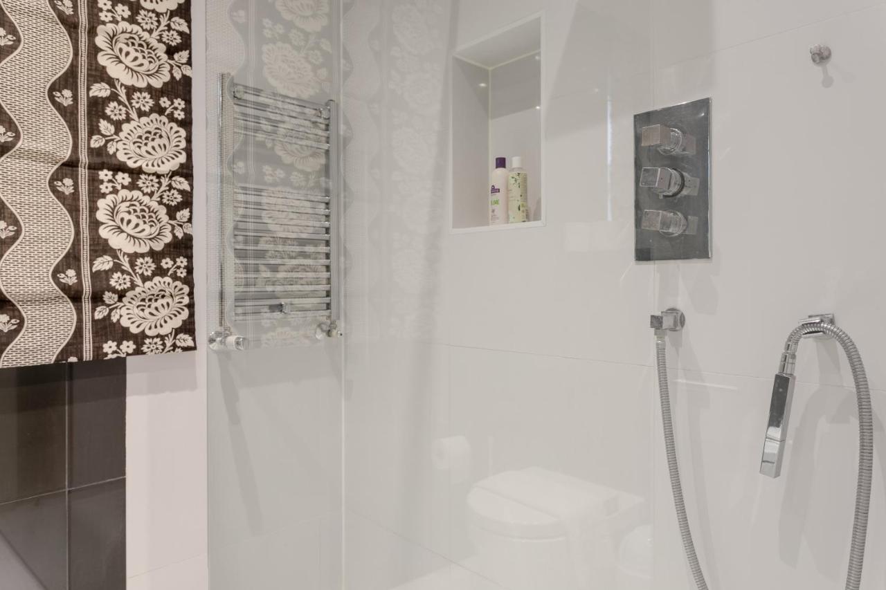 2 Bedroom Apartment Hammersmith Grove Sleeps 4 London Exterior foto