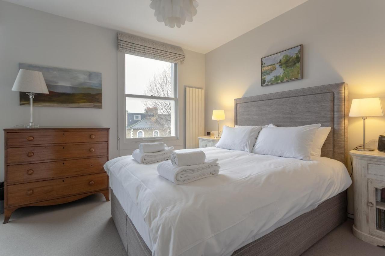 2 Bedroom Apartment Hammersmith Grove Sleeps 4 London Exterior foto